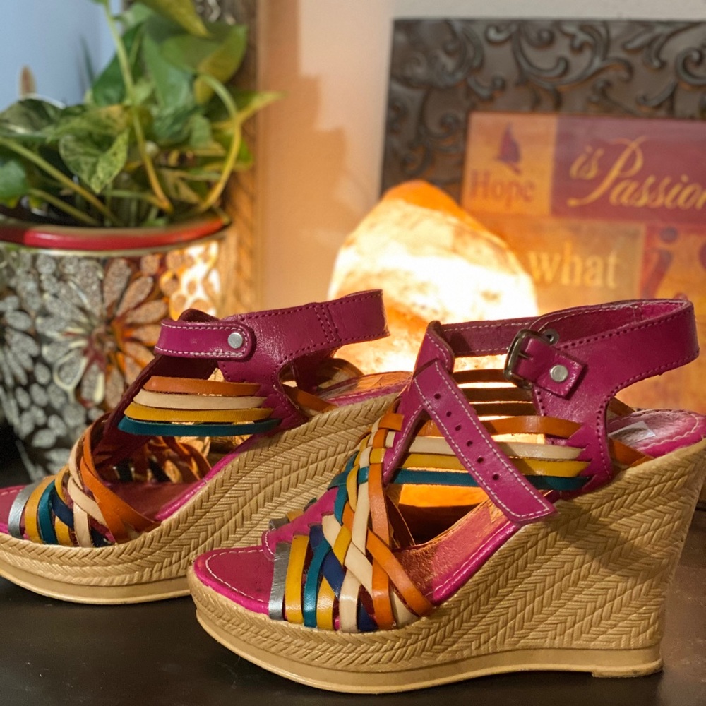 Artesian style multicolor wedges